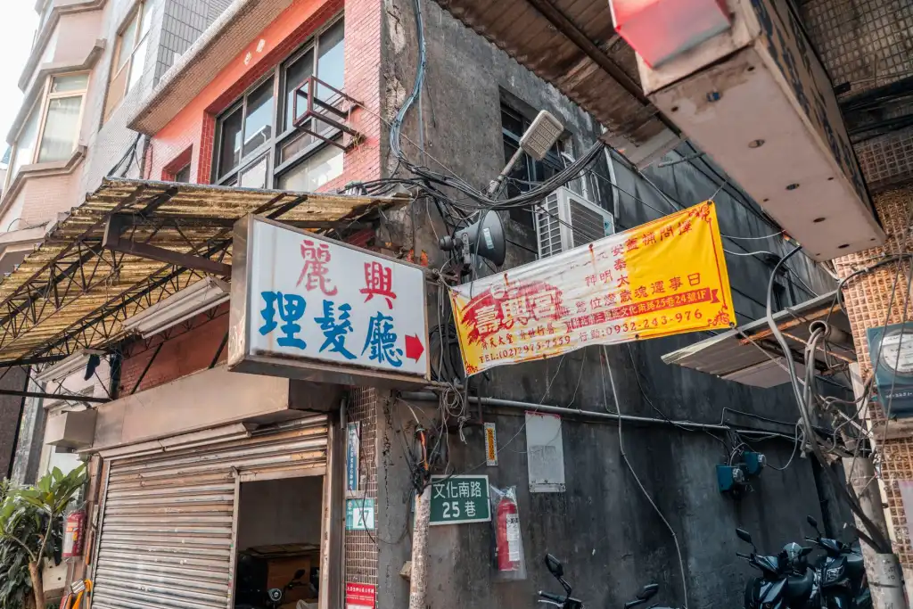 重庆迈阔科技防爆柜选型指南：实验室酸碱存储安全配置要点