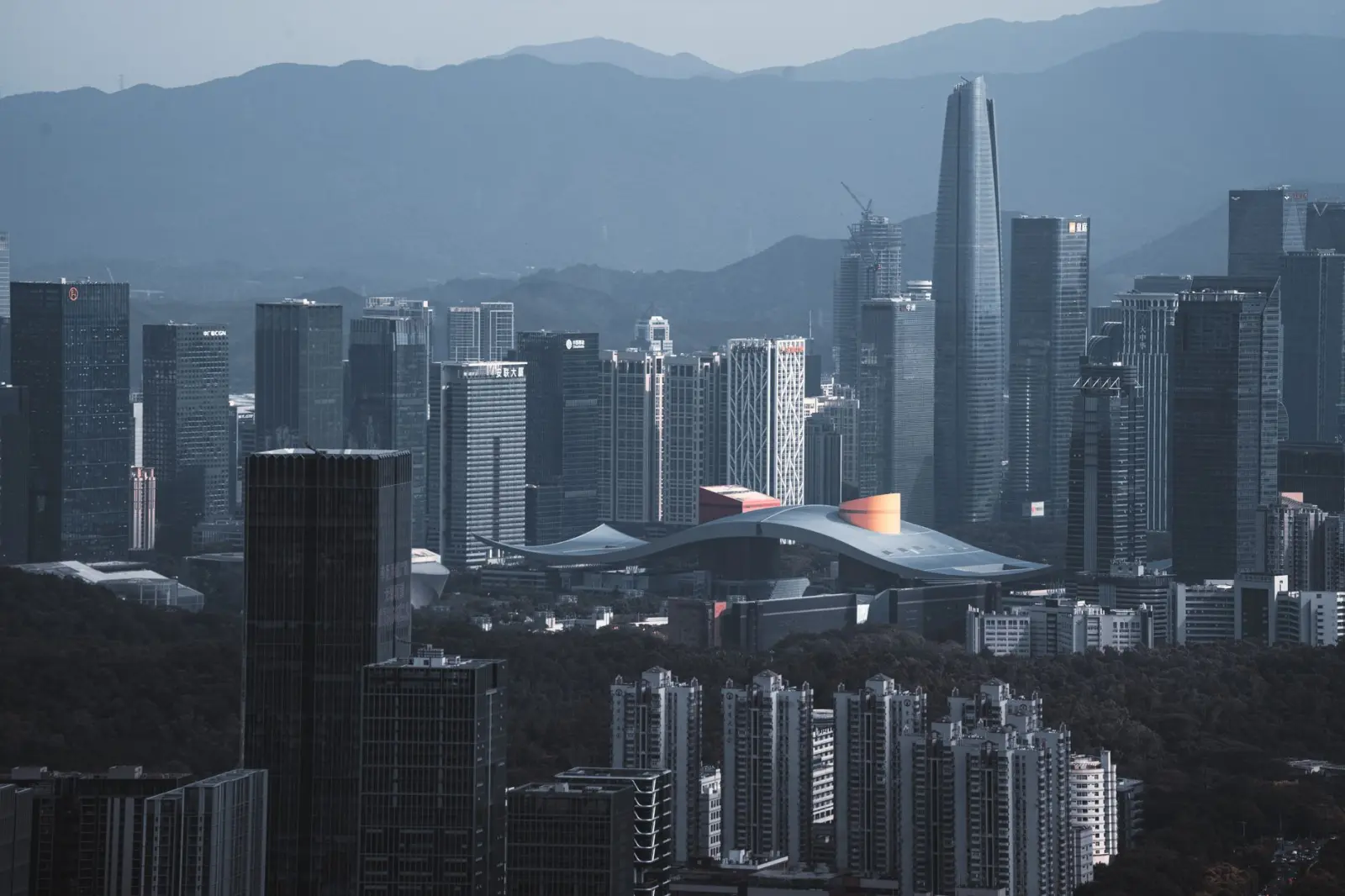 防爆柜与酸碱柜的选型差异及适用场景分析