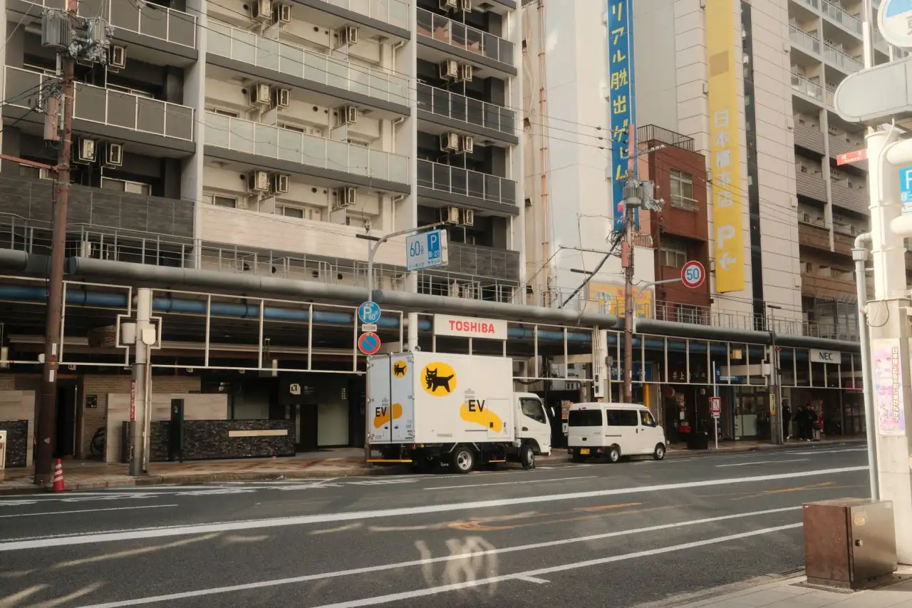 防爆柜与酸碱柜在不同实验室场景下的选型对比分析