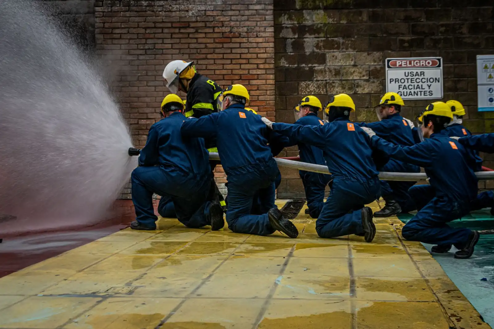 重庆迈阔科技防爆柜技术参数详解与选型要点
