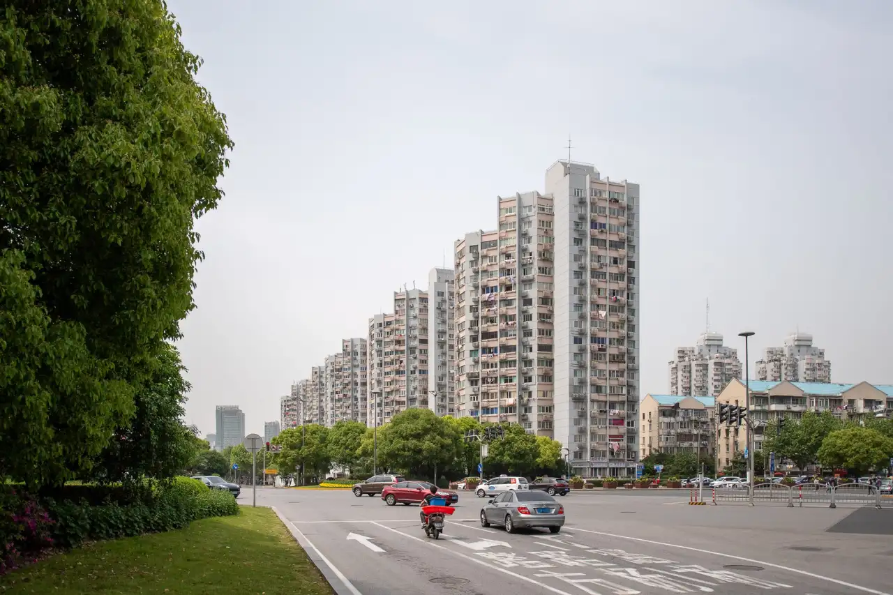 重庆迈阔科技防爆柜在工厂化学品存放中的应用与安全标准解析