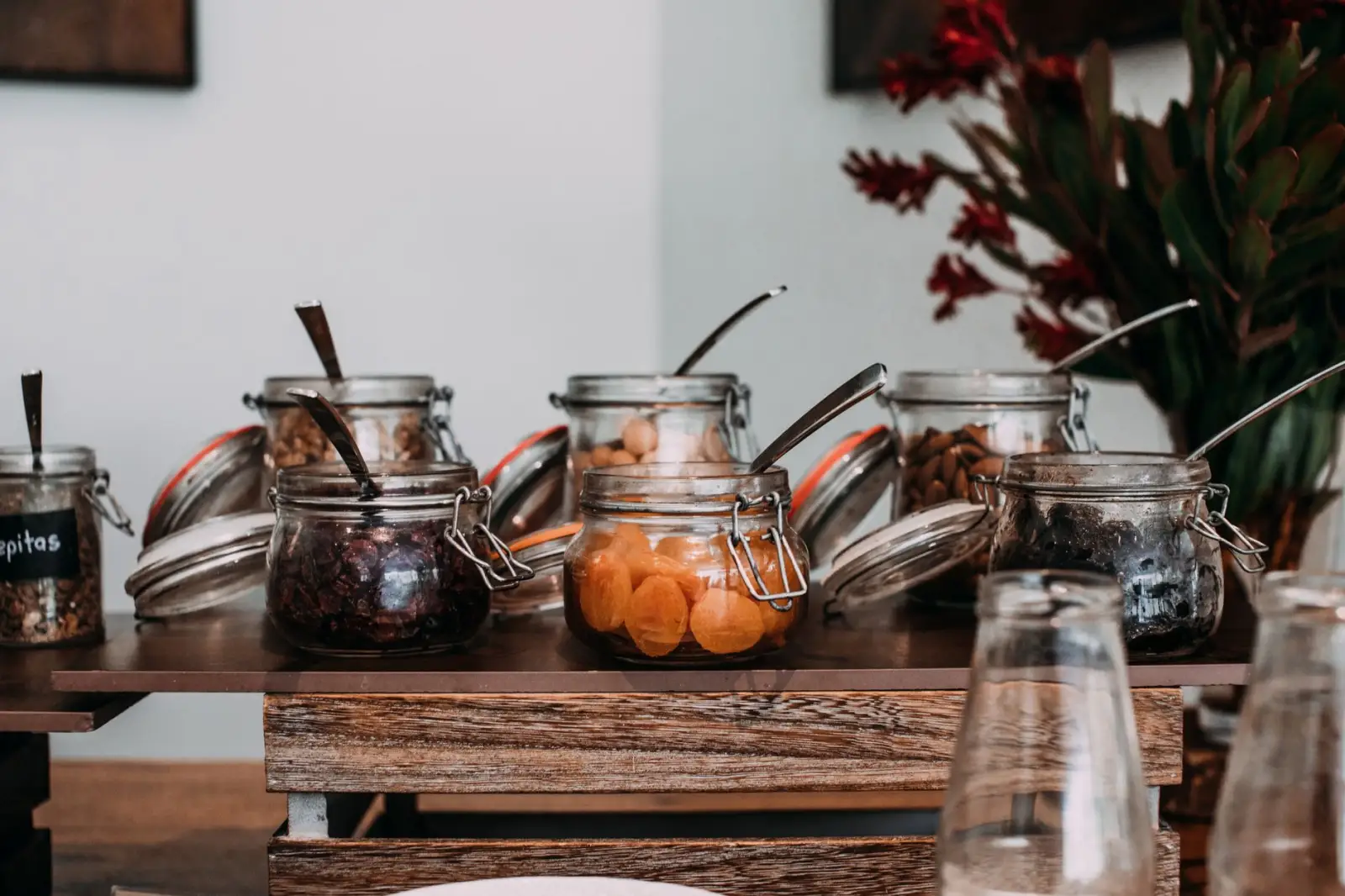 工业场景下防爆柜与防火柜的选型对比及成本分析