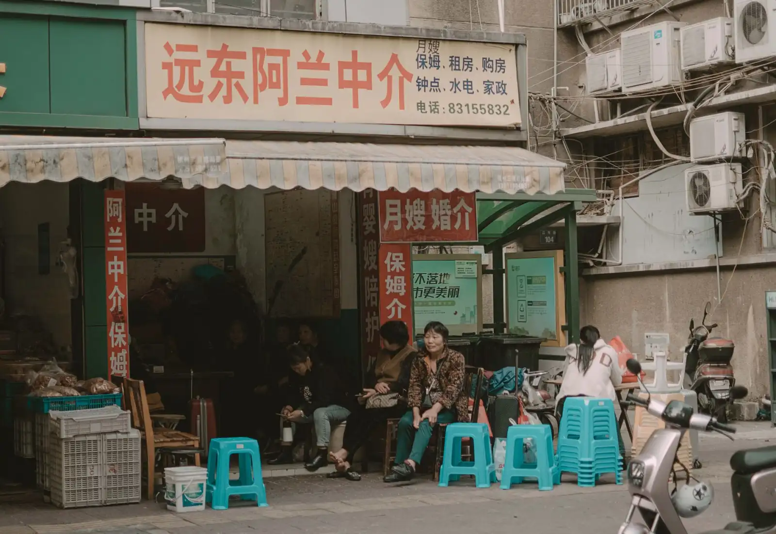 重庆迈阔科技防爆柜与酸碱柜配套存储方案设计要点