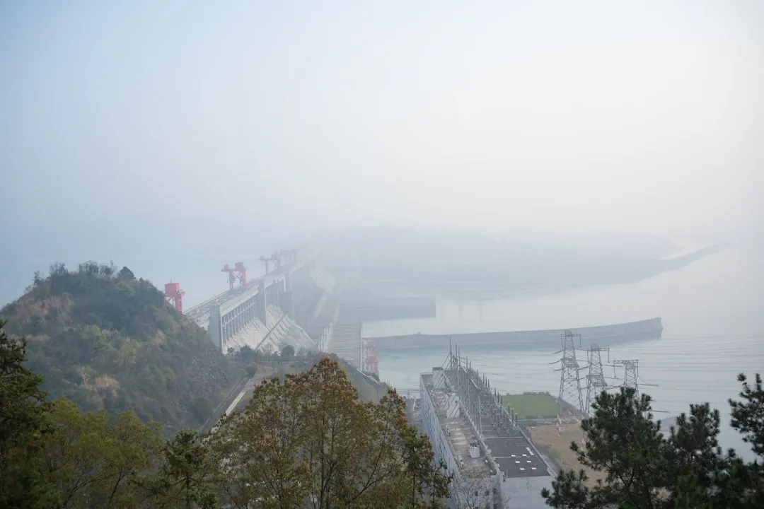 防爆柜与防火柜的技术差异及适用场景对比分析