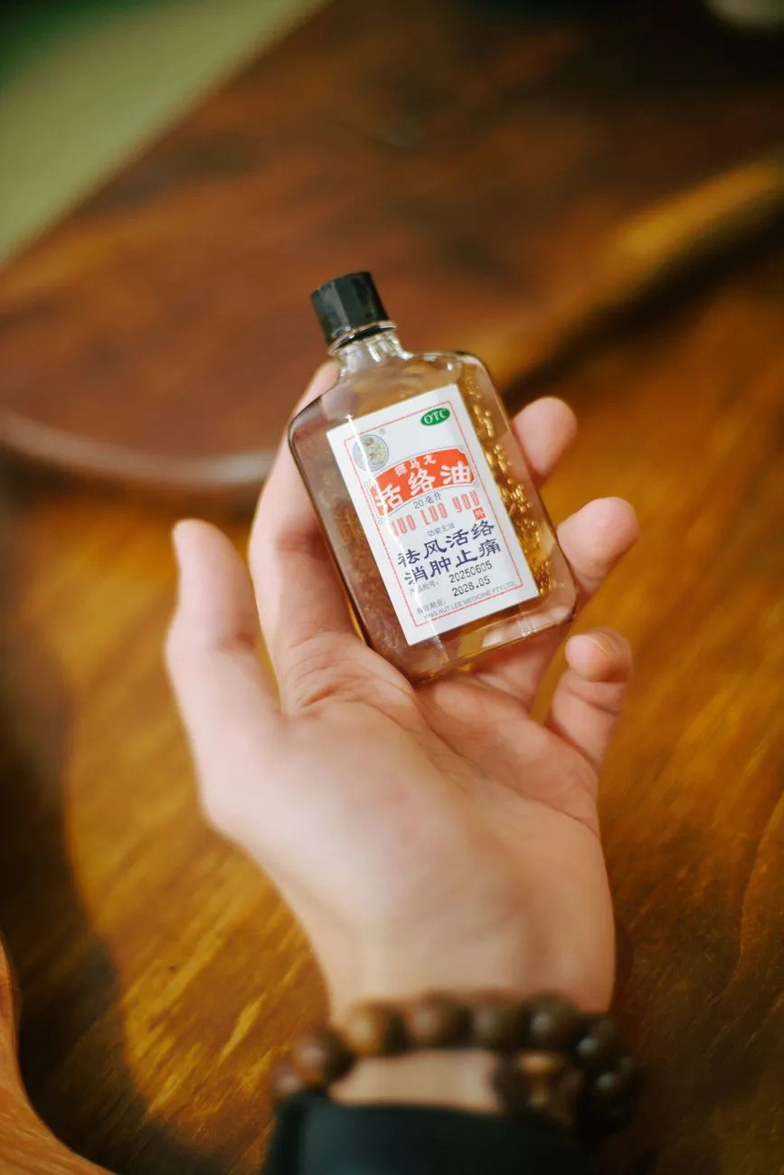 实验室酸碱柜选型指南：从材质到容量全面解析