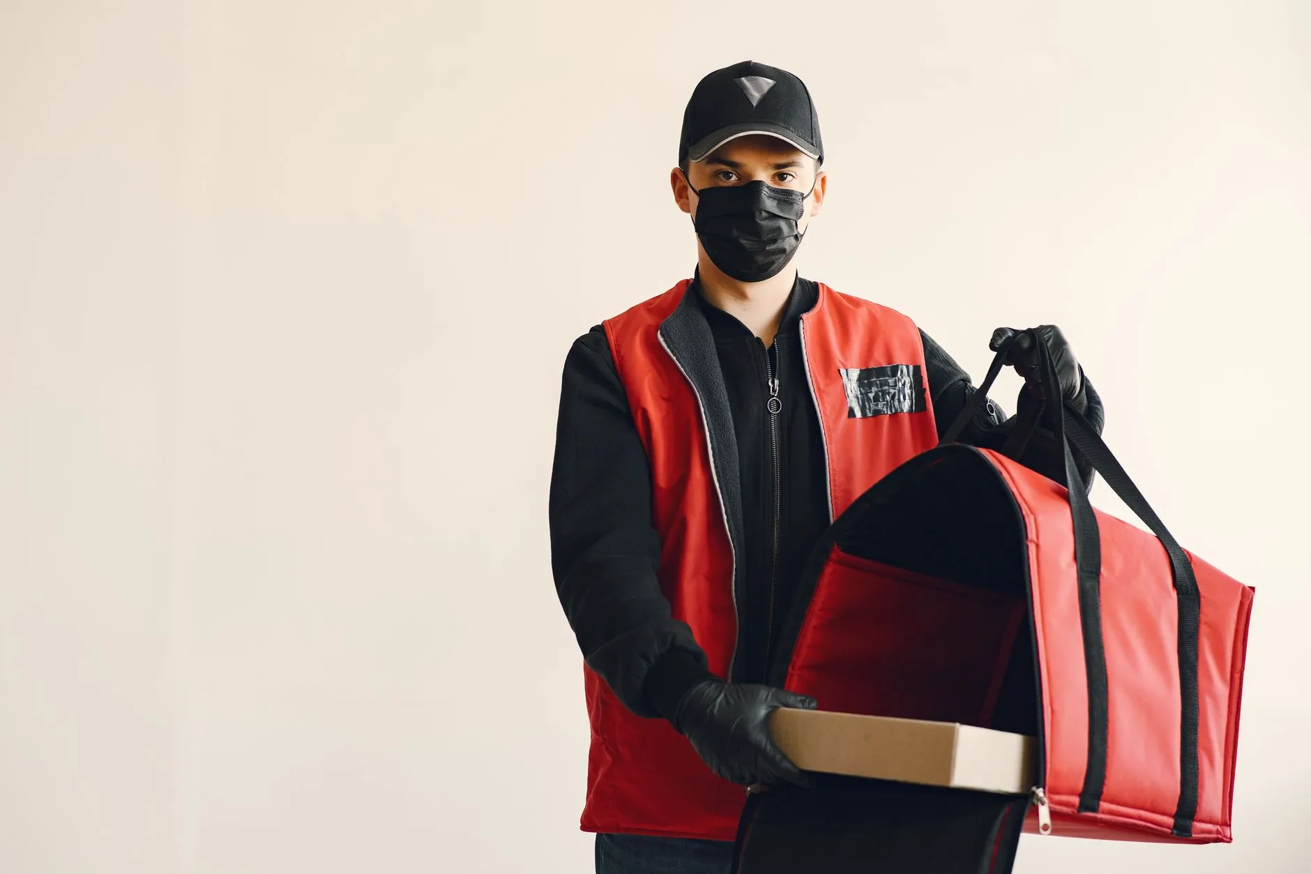 防爆柜与防火柜选型指南：工业化学品存储如何匹配安全标准